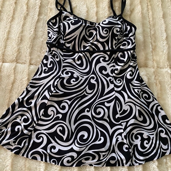 Slimming Swim Dress size 12 Black/White - Picture 1 of 5